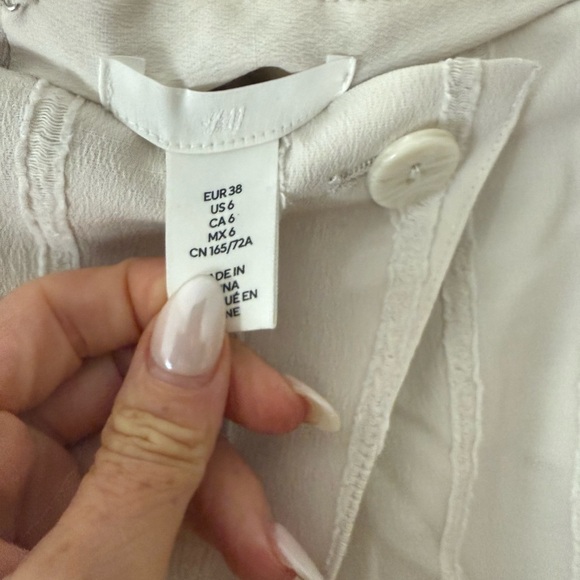 H &M White Wrap Skirt with Pockets sz 6 women’s - Picture 3 of 6